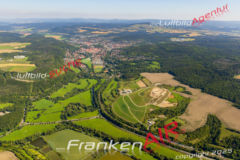 Luftaufnahme Deponie Meiningen - Die Luftaufnahme wurde 2025 vom UL-Flugzeug heraus erstellt ( ohne Drohne ) - Hochauflösende Luftaufnahme - für professionelle Ausdrucke geeignet. Die Geschenkidee !Mit Lizenz und Bildrechte bestellbar