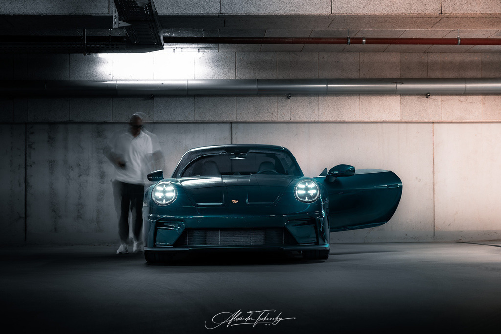 911 GT3 Touring Arlogrünmetallic | Entdecken Sie die faszinierende Welt von Alexander Tschuncky Arts: Kreative Fotografie, atemberaubende Automobilkunst und hochwertiger Bilderdruck. Lassen Sie sich inspirieren! - Realisiert mit Pictrs.com