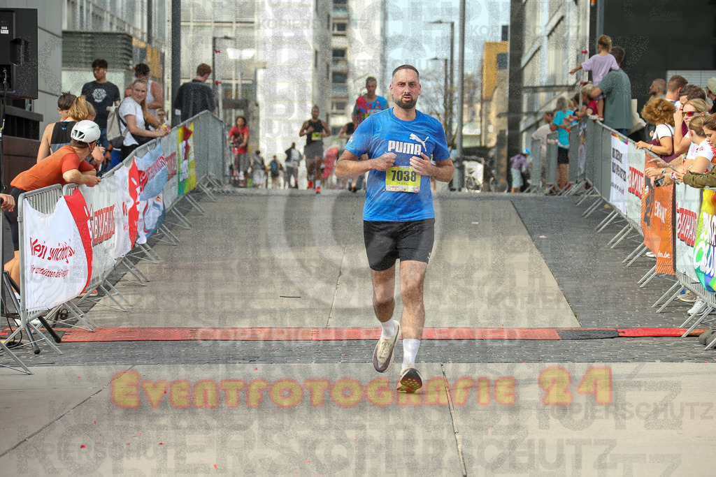 250920_1526_EX1_9412 | Sportfotografie im Rhein-Sieg Kreis, Köln, Bonn, NRW, Rheinland Pfalz, Hessen, etc. Unser Tätigkeitsfeld umfasst den Laufsport vom Volkslauf über den Marathon, Duathlon, Triathon bis zum Ultralauf wie Kölnpfad Ultra oder Schindertrail.