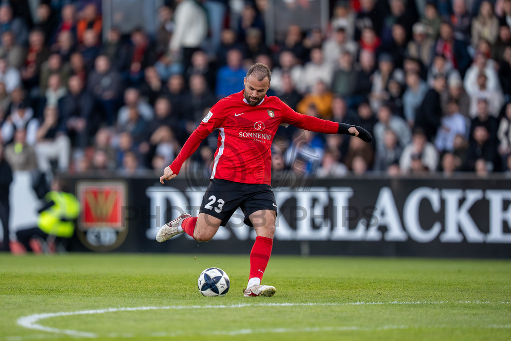 SG Sonnenhof Großaspach vs. SGV Freiberg, Fussball, Regionalliga Suedwest, 30. Spieltag, 22.04.2026 | Fabian Eisele (SG Sonnenhof Großaspach, #23) erzielt das 1:0,SG Sonnenhof Großaspach vs. SGV Freiberg, Fussball, Regionalliga Suedwest, 30. Spieltag, 22.04.2026