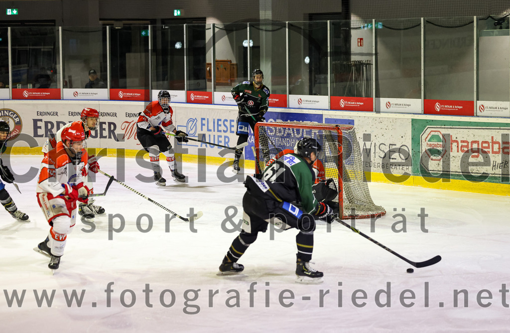 2022-12-02_030_TSV_Erding_gegen_EV_Pegnitz | Erding, Deutschland, 02.12.2022:
Eishockey, Bayernliga 2022 / 2023, 17. Spieltag, TSV Erding gegen EV Pegnitz, Endergebnis: 9:3

Roni Rukajärvi (Erding Gladiators, #61)

Foto: Christian Riedel / fotografie-riedel.net