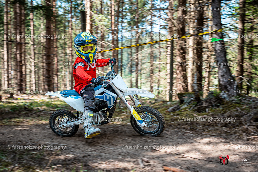 fuernholzer_250501-C1-557 | Fotografische Impressionen von der Red Stag Enduro Extreme by fuernholzer-photography.com. Endurosport in Österreich fotografisch festgehalten von fuernholzer. Auftragsfotografie für Private, Gewerbefotos und Industriefotografie. Eventfotografie, Sportfotografie und Motorsportfotografie. Anbieter von Fotoworkshops, Fototraining, fotografischen Vorträgen und Fotoseminaren.