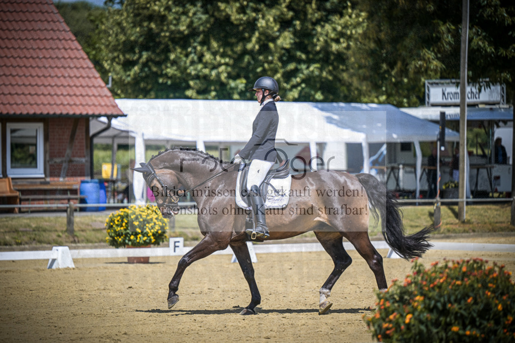 DOS_4511 | Entdecke hochwertige Reitturnierfotos von Foto Oger. Professionell, emotional und authentisch – jetzt Lieblingsmomente im Shop bestellen.Deutschlandweite Turnierfotografie. - Realisiert mit Pictrs.com