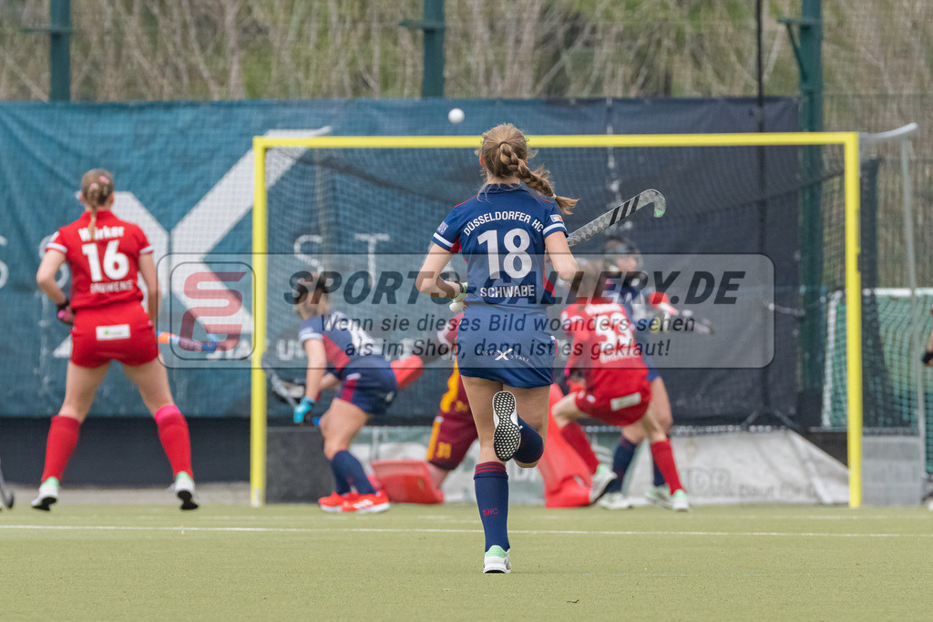 HK_20230416_107074 | 1. Bundesliga Damen Düsseldorfer HC - Rot-Weiss Köln am 16.4.2023 DHC Düsseldorf, Düsseldorf , Sophia Schwabe ( Düsseldorfer HC #18 )