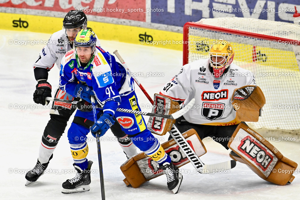 EC IDM Wärmepumpen VSV vs. Pioneers Vorarlberg | #31 David Madlener Pioneers Vorarlberg,  #91 Nick Hutchison EC VSV, #17 Collin Adams Pioneers Vorarlberg, EC IDM Wärmepumpen VSV vs. Pioneers Vorarlberg, EC IDM Wärmepumpen VSV vs. Pioneers Vorarlberg am 22.02.2026 in Villach (Stadthalle Villach), Austria, (Photo by Bernd Stefan)