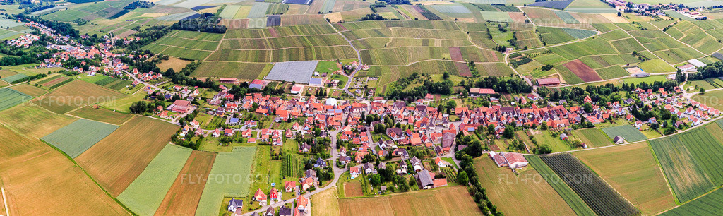 Aerial view: Village panorama from the south in Steinseltz in the state Bas-Rhin, France. – Photo: IMG_100739-Pano.jpg taken on 06/05/2017 by Werner Riehm/FLY-FOTO.com – Resolution of the original: 13280 x 3970 px