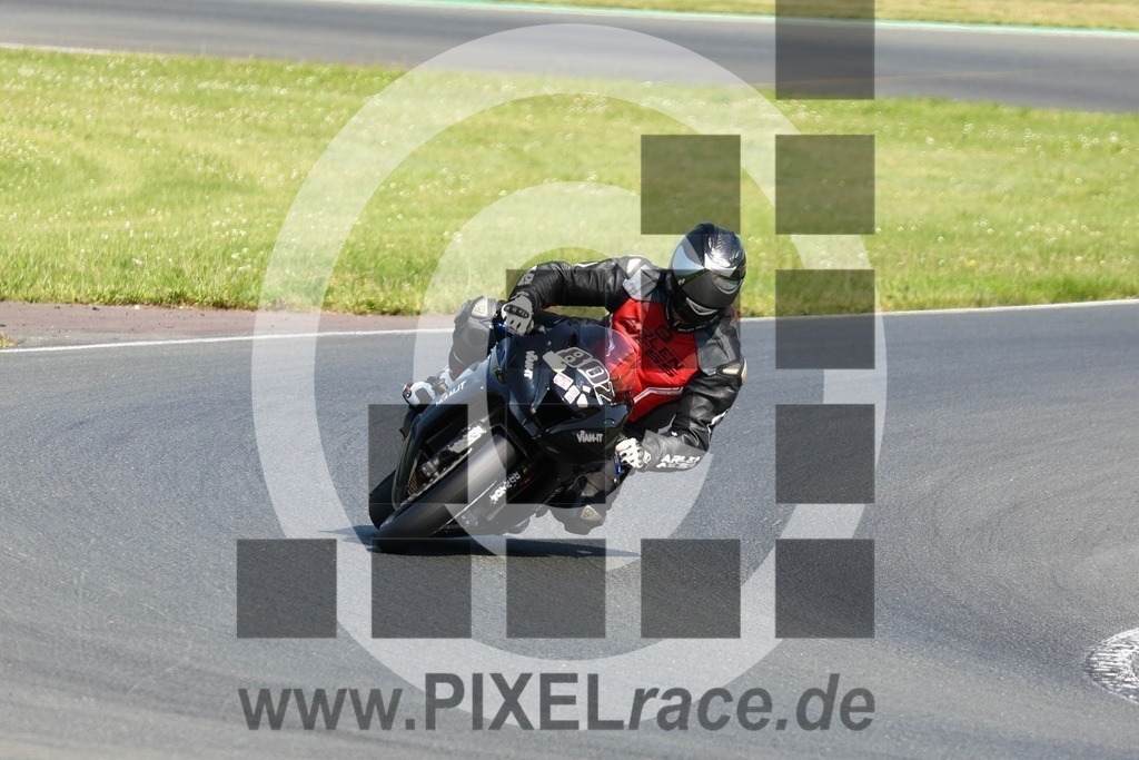 0802-20240608_11006 | Schöne Erinnerungen an spannende Momente - das festzuhalten ist unser Job. PIXELrace.de ist seit 2003 auf den Rennstrecken Europas unterwegs um die Action draußen beim Fahren und die wunderbare Stimmung imm Fahrerlager für euch einzufangen.