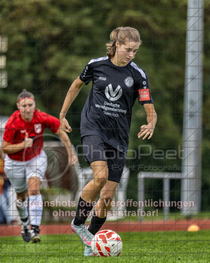 20250928_140739_0381-Bearbeitet-2 | #,1.FC Donzdorf (schwarz) vs. TV Derendingen (rot), Fussball, Frauen-Verbandsliga Württemberg, 03. Spieltag, Saison 2025/2026, Rasenplatz Lautertal Stadion, Süßener Straße 16, 73072 Donzdorf, 28.09.2025 - 13:00 Uhr,Foto: PhotoPeet-Sportfotografie/Peter Harich