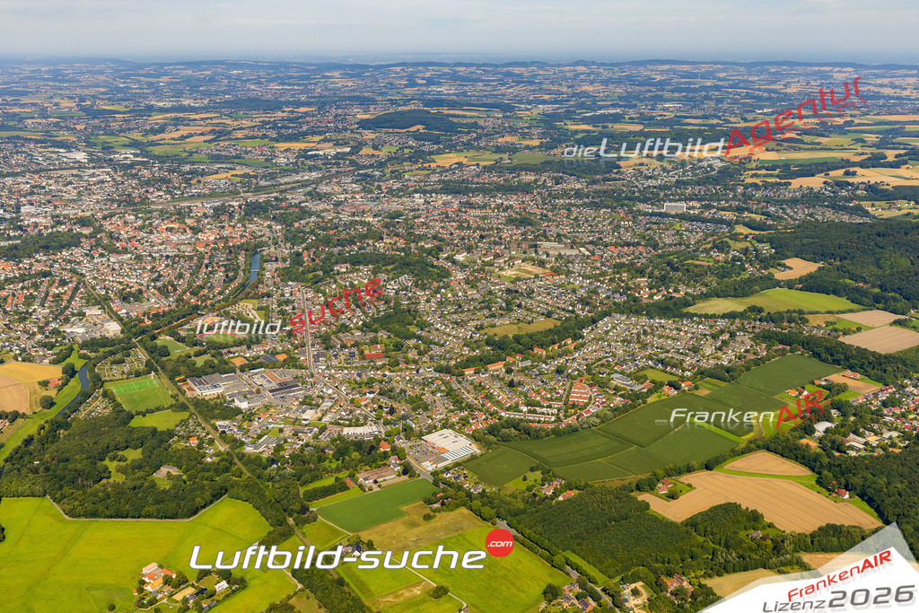 Neue Luftbildaufnahme der Stadt Herford - Das Luftbild wurde 2025 vom UL-Flugzeug heraus erstellt ( keine Drohnenaufnahme ) - Hochauflösende Luftaufnahme - für Wandbilder und großformatige Ausdrucke geeignet. Das besondere Geschenk!Hier alle&nbsp;Infos zur Lizenzierung der LuftaufnahmeWir fliegen auch dieses Jahr wieder in Ihre Region um Luftbilder zu erstellen.- Luftbild anfragen