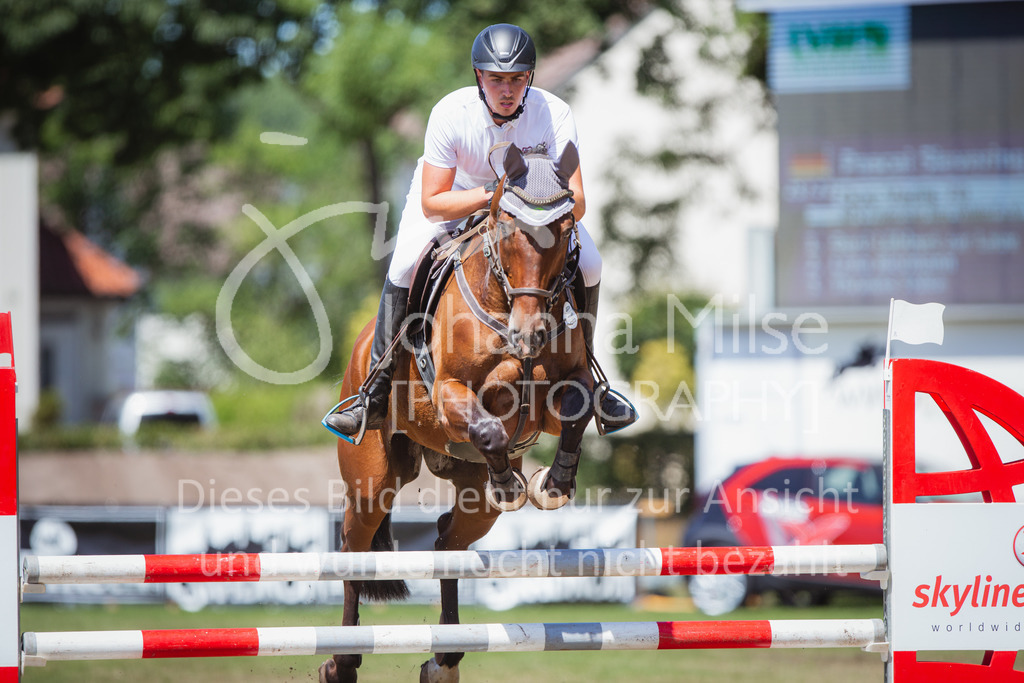 220717_LC_M1-Springen-620 | Deine schönsten Turniermomente als professionelle Fotos! Entdecke hochwertige Pferdesport-Fotografie im Online-Shop. Jetzt Fotos finden & bestellen!