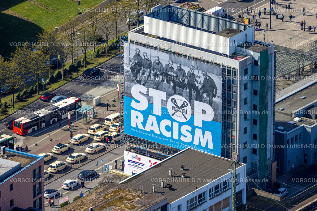 Dortmund220400564 | Luftbild, Stop Racism Plakat der Bönninger Gerüstbau am Dortmunder Hauptbahnhof, City, Dortmund, Ruhrgebiet, Nordrhein-Westfalen, Deutschland