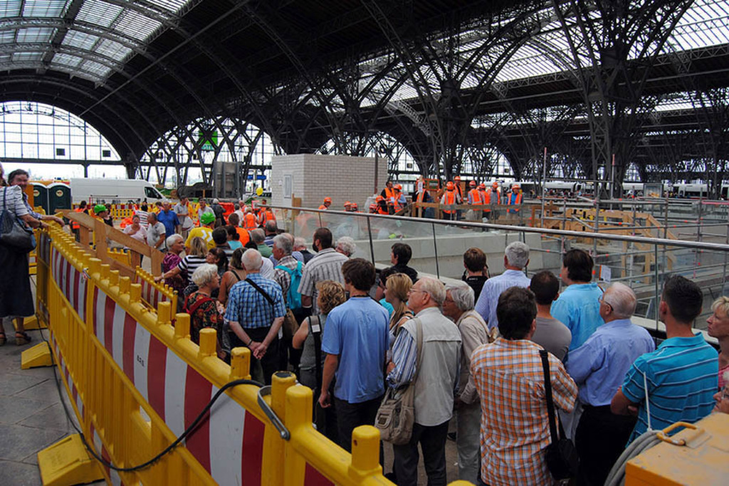 City-Tunnel Leipzig - Premierentour ab Station Hauptbahnhof 28.07.2012 | Das Team hinter BILDLEXIKON LEIPZIG bündelt historische wie aktuelle Informationen über die Stadt Leipzig in Text und Bild auf einer Plattform und stellt diese der interessierten Öffentlichkeit zur Verfügung.