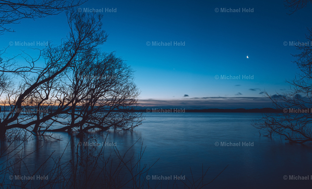 Sonnenaufgang am Selenter See | Profi-Fotos über Schleswig-Holstein und dem ganzen Norden für Büro, Hotel, Ferienhaus, Ferienwohnung, Wohnzimmer, Arztpraxis uvm. jetzt bestellen. - Realisiert mit Pictrs.com