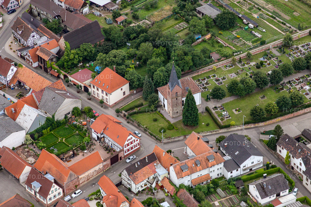 Luftbild: protest. Kirche Winden und Friedhof in Winden im Bundesland Rheinland-Pfalz in Deutschland. Foto: IMG_19411.jpg vom 11.07.2009 durch Werner Riehm/FLY-FOTO.de