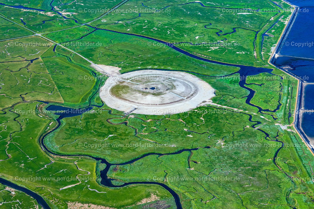 Langeness_Hallig_Warft_Neubau_ELS_0778300523 | LANGENEß 30.05.2023 Warft Neubau auf der Hallig Langeneß zum Schutz gegen Hochwasser im Bundesland Schleswig-Holstein, Deutschland. // Terps new building on the Hallig Langeness for protection against flooding in the state Schleswig-Holstein, Germany. Foto: Martin Elsen
