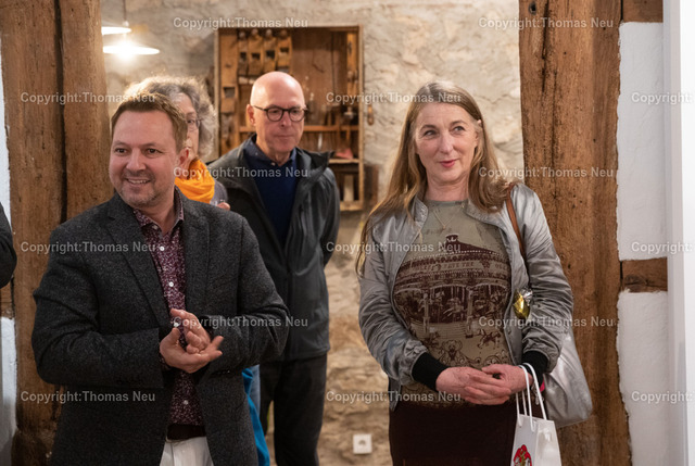 DSC_5545 | Finissage Ausstellung "Rosa Loy, guest Rose Wylie - Doubletten" - Museum Bensheim, Museumsleiter Dr. Jan Christoph Breitwiese (links) und Rosa Loy (rechts), 
,, Bild: Thomas Neu