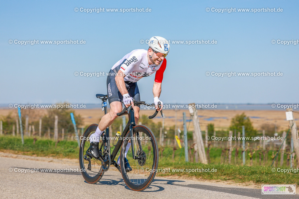 606_AR6_8186 | Neusiedlersee Radmarathon 2026@sportshot_your_pictrs #yourpictures#roadtowm2029 #nrm #neusiedlerseeradmarathon #neusiedlersee #neusiedlerseetourismus #burgenland #mörbisch #nrm26 #burgenlandtourismus #voglundco #poweredbyburgenlandtourismus #radsport #rad #marathon #ucigranfondo #visitburgenland #ucigranfondoworldseries