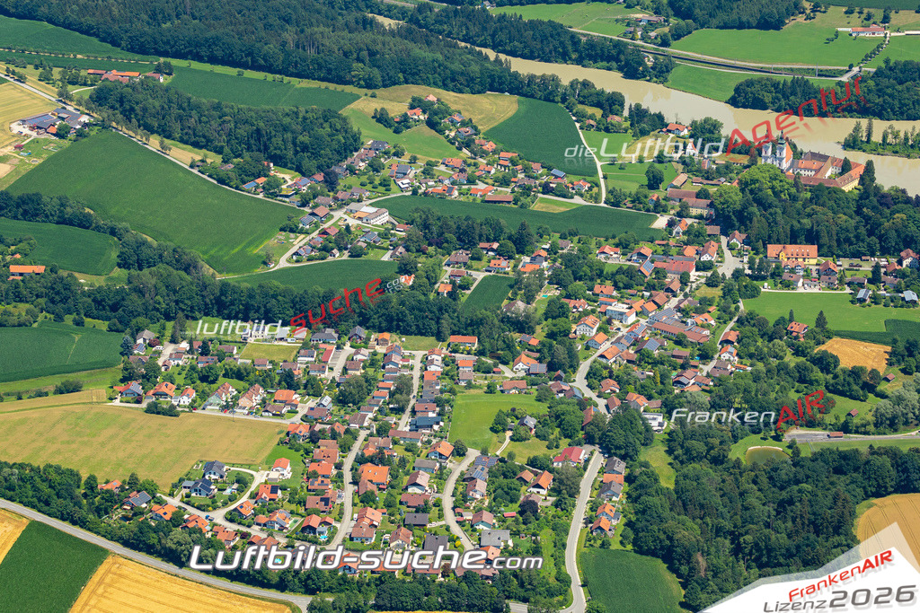 Aktuelles Luftbild von Vornbach Neuhaus am Inn - Die Luftaufnahme wurde 2022 mittels UL-Flugzeug erstellt ( keine Drohne ) - hochauflösende Kamera-Systeme von  Canon -Beste Qualität - Für grossformatige Ausdrucke geeignet. Die Geschenkidee !