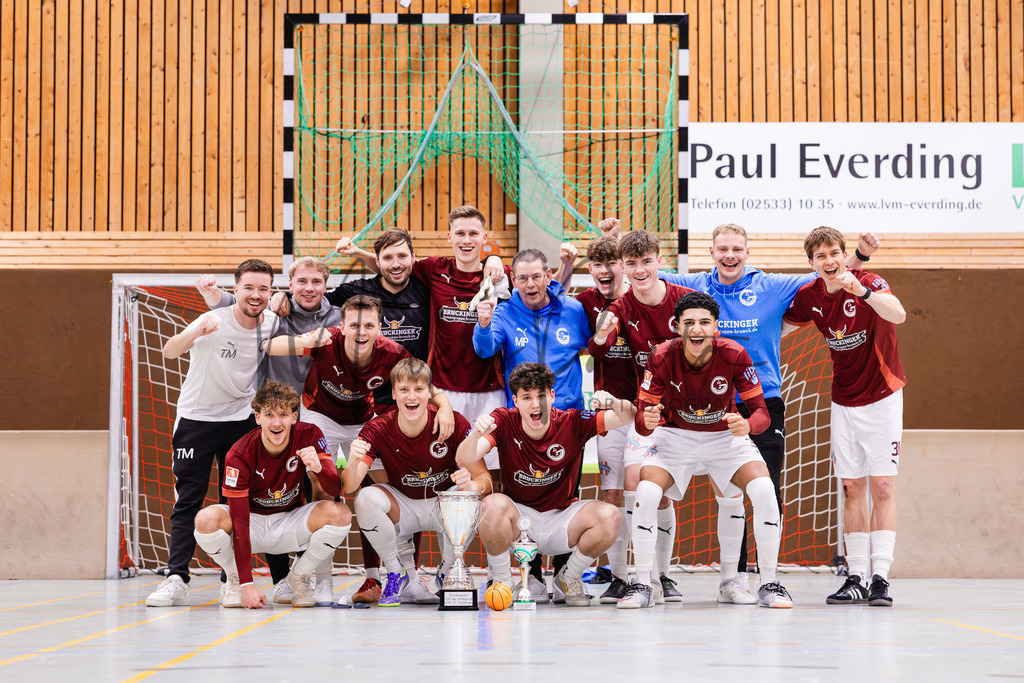 20251221-turnier-nienberge-sieger-0001 | Das ist die Fotodatenbank für authentische Sportfotografie aus Münster: Markus Paletta fotografiert Teams, Sportler:innen, Kinder, Events & Unternehmen. - Realisiert mit Pictrs.com