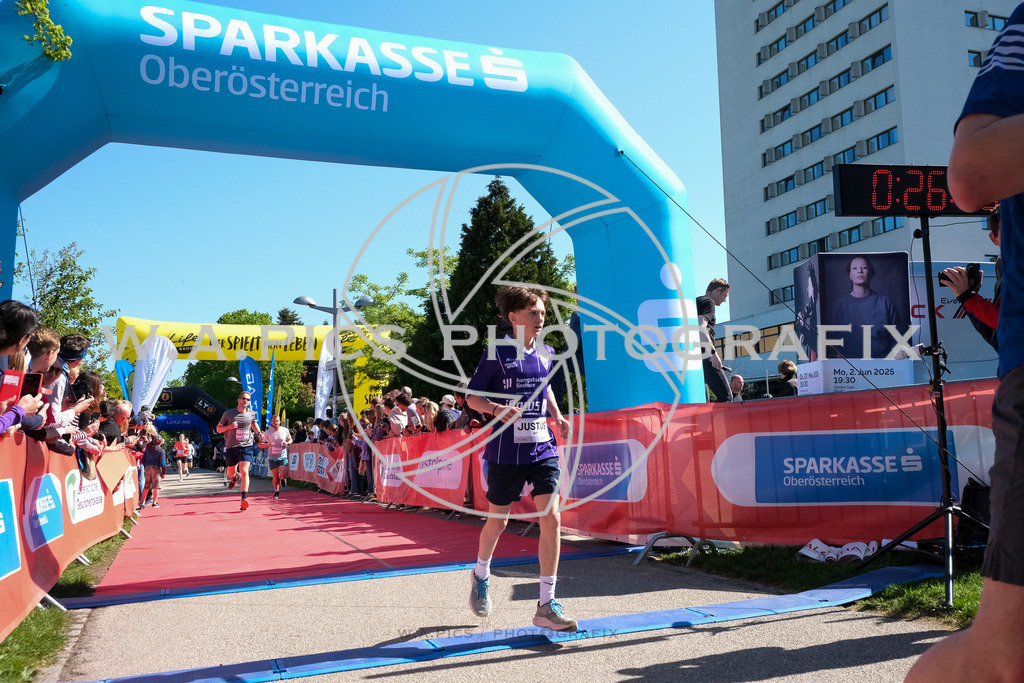 ..... | LINZ,AUSTRIA,27.April 24, Int. 3 Brückenlauf Linz  , Image shows: Photo: WAPICS / Michael ring