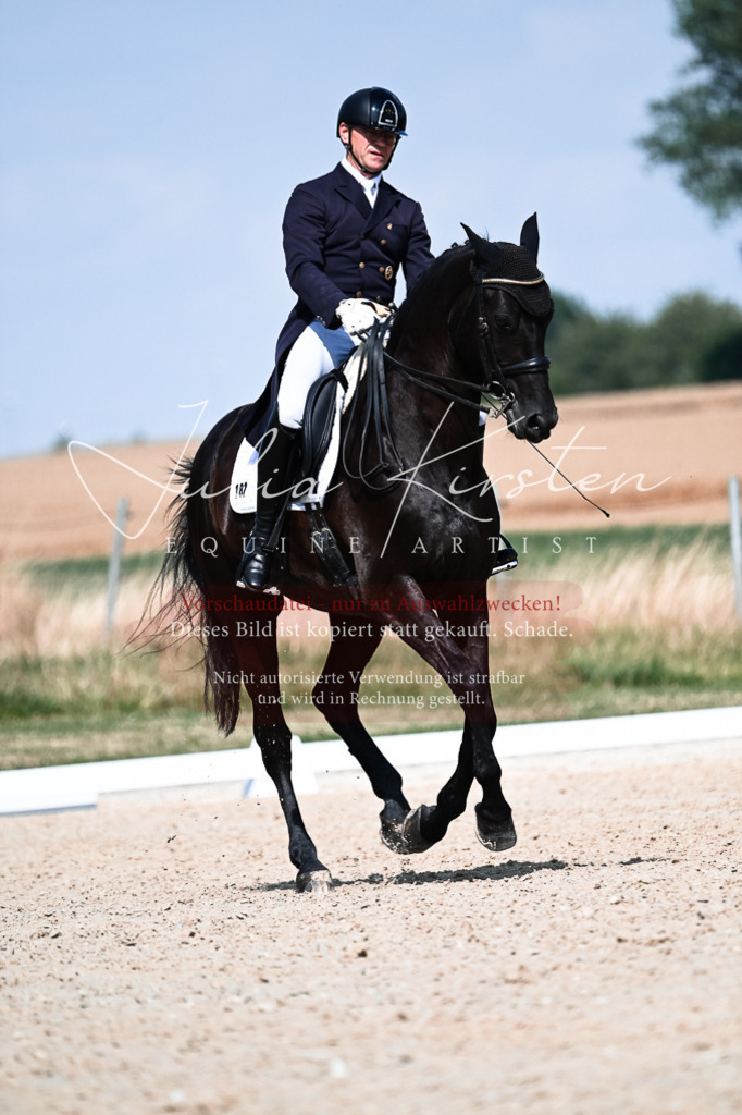 DSC_3008 | Pferde- und Turnierfotografie in Westsachsen. Pferdeportraits, Auftragszeichnungen und intuitive Kunst.