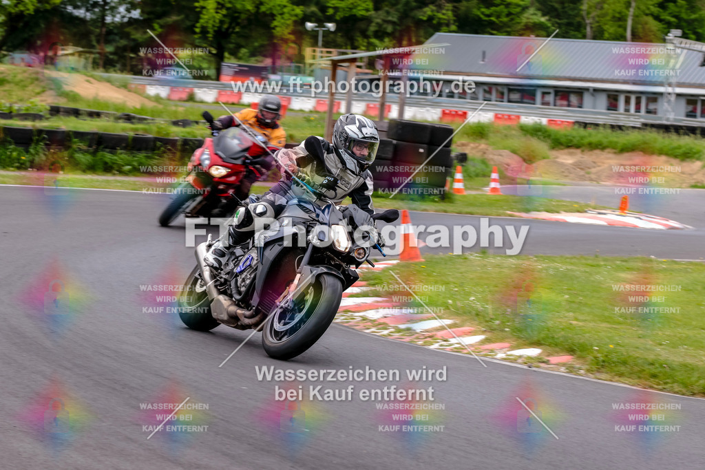 MotoTeamVBK-20285 | Hier findet Ihr Bilder von Touristenfahrten auf der Nürburgring Nordschleife oder von anderen Veranstaltungen die ich besucht habe. Viel Spass beim Durch Schauen 