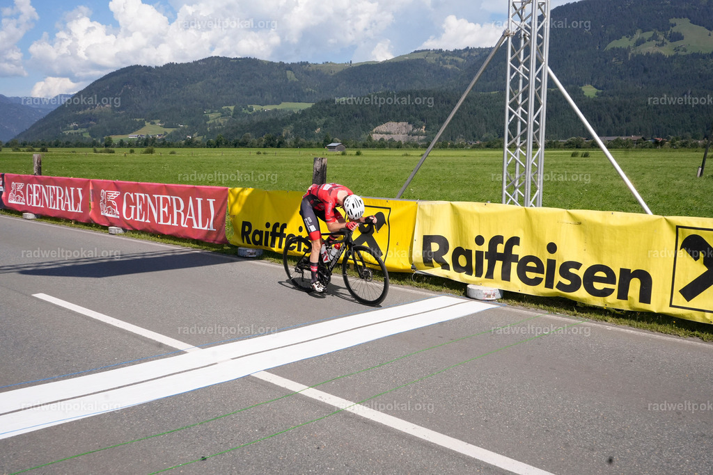 879_20230817_Bewerb_Maenner_Muehlanger | AUT - OESTERREICH, 2023-08-16: SPORT RENNRAD-FAHREN - 55. INTERNATIONALER RADWELTPOKAL IN ST. JOHANN IN TIROL  - Vintage-Radrennen mit WM-Bronze-Medaillen-Siegerin Christina Schweinberger, den Teilnehmer und Alexander Baumann (vom Orginastions-Team) - TAG 2 BEWERB MAENNER IN SECHS GRUPPEN  ; Foto: Roland Muehlanger