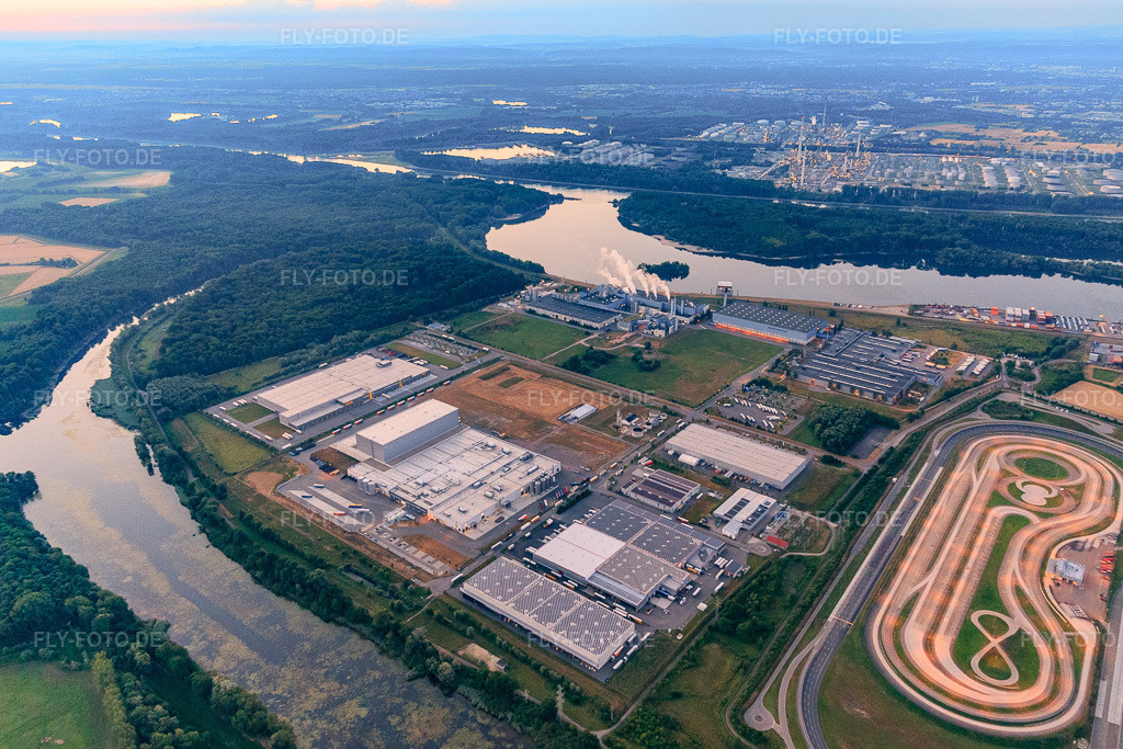 Luftbild: Industriegebiet Wörth-Oberwald aus Westen mit Daimler Truck EVZ, Papierfabrik Palm GmbH & Co. KG | Werk Wörth am Rhein und NUSS-Unternehmensgruppe in Wörth am Rhein im Bundesland Rheinland-Pfalz in Deutschland.Foto: IMG_101482.jpg vom 08.07.2017 durch Werner Riehm/FLY-FOTO.deWerk Wörth: Palm GruppeWhatsApp