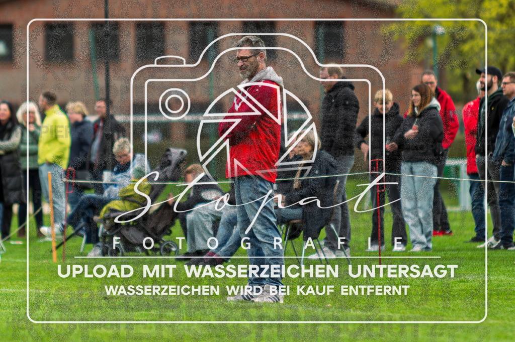 FGFSSCT-1032 | Tobias Mohr (SC Tewel - Trainer) beim Herren Kreisliga HK Spiel zwischen FG Fulde-Stellichte und SC Tewel im Lehrdestadion, Stellichte (Simon Paul Stopat) - Realisiert mit Pictrs.com