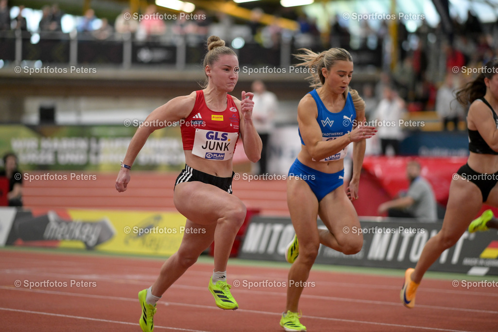 DM Halle 2026_Samstag-137 | 28.02.2026, xkaix, Leichtathletik Deutsche Meisterschaften Halle 2026,  v.l. Sophia Junk (LG Rhein-Wied), Jolina Ernst (TV Wattenscheid 01) - Realisiert mit Pictrs.com