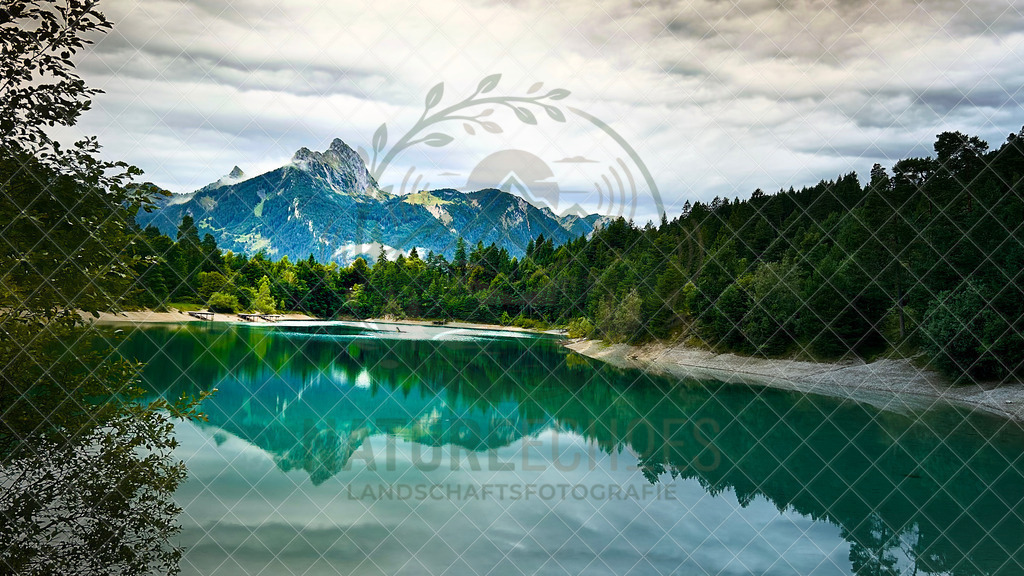 Mountains Echoes | Wir bieten diverse Fotodrucke und Produkte entweder bereits vorgefertigter und selbstgeschossener Motive, sowie auch die Möglichkeit eigene Motive auf diverse Foto- und Wandbildartikel zu drucken. Eigene Uploads finden Sie im Warenkorb oder am unteren End - Realisiert mit Pictrs.com