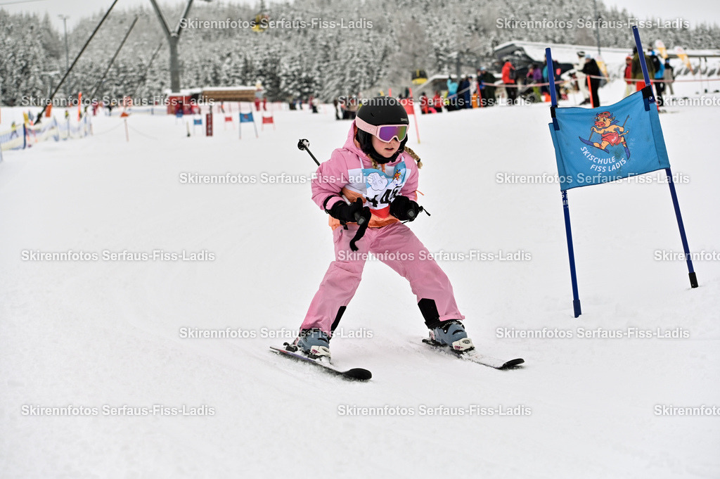 SRF_20.02.2026_0258 | Skirennfotos,Serfaus,Fiss,Ladis,Kinderskirennen,Winter,Tirol,Oberland,skirace,SFL,feelfree,weil wir's genießen,ski,Ski,skifahren,Sonnenplateau, - Realisiert mit Pictrs.com
