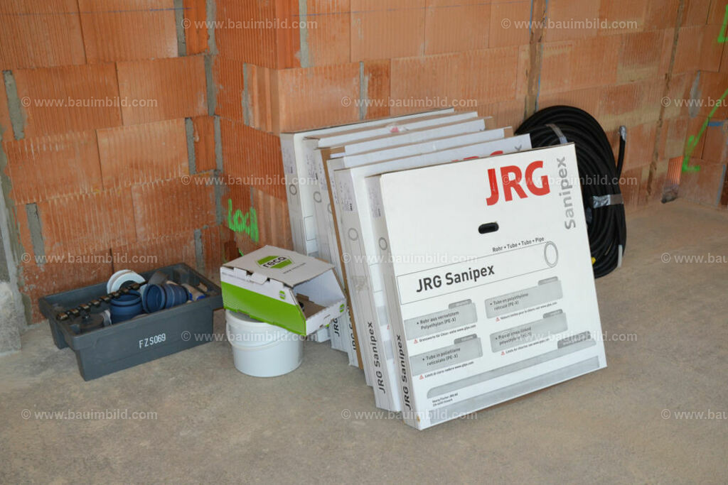 bib-lg15-sanitaer-0006 | Nach LV-Leistungsgruppen sortierte Detailfotos über den Bau eines Hauses. Alle Hausbau-Bilder direkt vom Urheber und Autor der Website Haus-Selber-Bauen.com