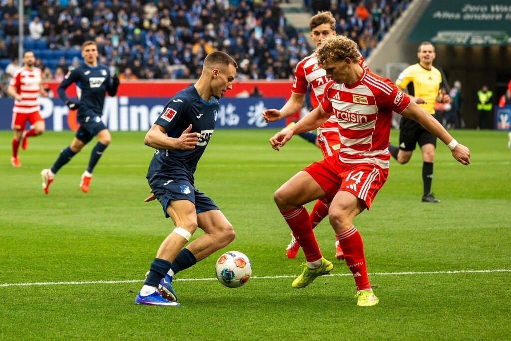 TSG Hoffenheim vs. Union Berlin (Sinsheim, Germany) | Sinsheim, Germany, 31. Jan. 2026: German Bundesliga, 2025/26 season, Matchday 20: TSG Hoffenheim vs. Union Berlin / In a duel in the penalty area: Tim Lemperle (19, Hoffenheim) and Leopold Querfeld (14, Berlin) - Realisiert mit Pictrs.com