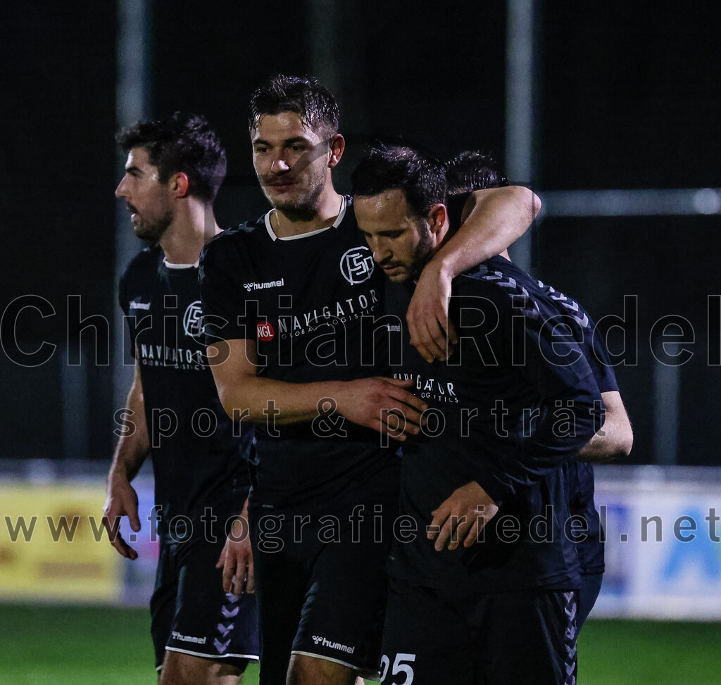 2024-03-15_105_FC_Schwaig_gegen_1_FC_Garmisch-Partenkirchen | Oberding, Deutschland, 15.03.2024:
Fußball, Landesliga Südost 2023 / 2024, 25. Spieltag, FC Schwaig gegen 1. FC Garmisch-Partenkirchen, Endergebnis: 4:0

Jubel nach dem 2:0 durch Raffael Ascher (FC Schwaig, #9), Nils Ehret (FC Schwaig, #25)

Foto: Christian Riedel / fotografie-riedel.net