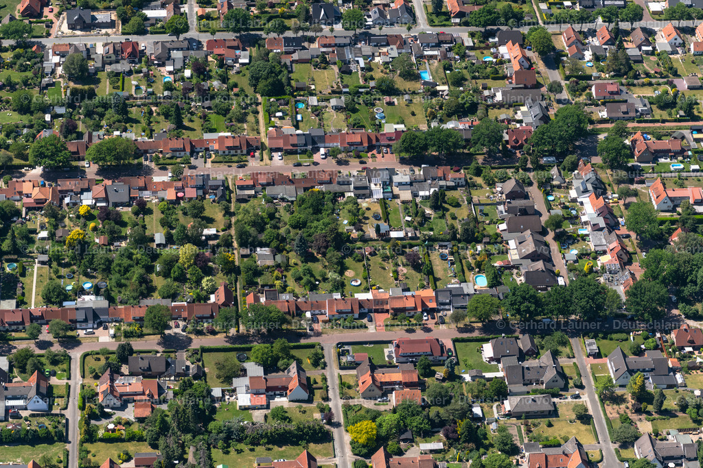 4029573 | BREMEN 01.06.2020 Mischbebauung der Wohngebiets- und Gewerbeansiedlung in Bremen Osterholz in Bremen, Deutschland. // Mixing of residential and commercial settlements in Bremen Osterholz in Bremen, Germany. Foto: Gerhard Launer