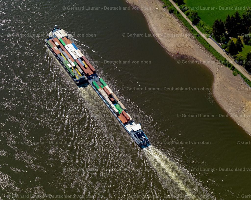 3102066 | Containerschiff auf dem Rhein bei Remagen