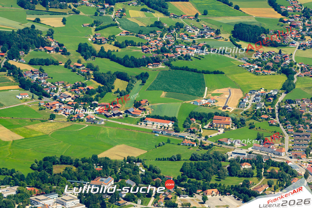 Die Luftaufnahme Reitenstein - Bad Kötzting wurde 2022 vom Flugzeug aus (keine Drohne) erstellt. Hohe Auflösung -für große Poster und Wandbilder geeignet - Garantiert!