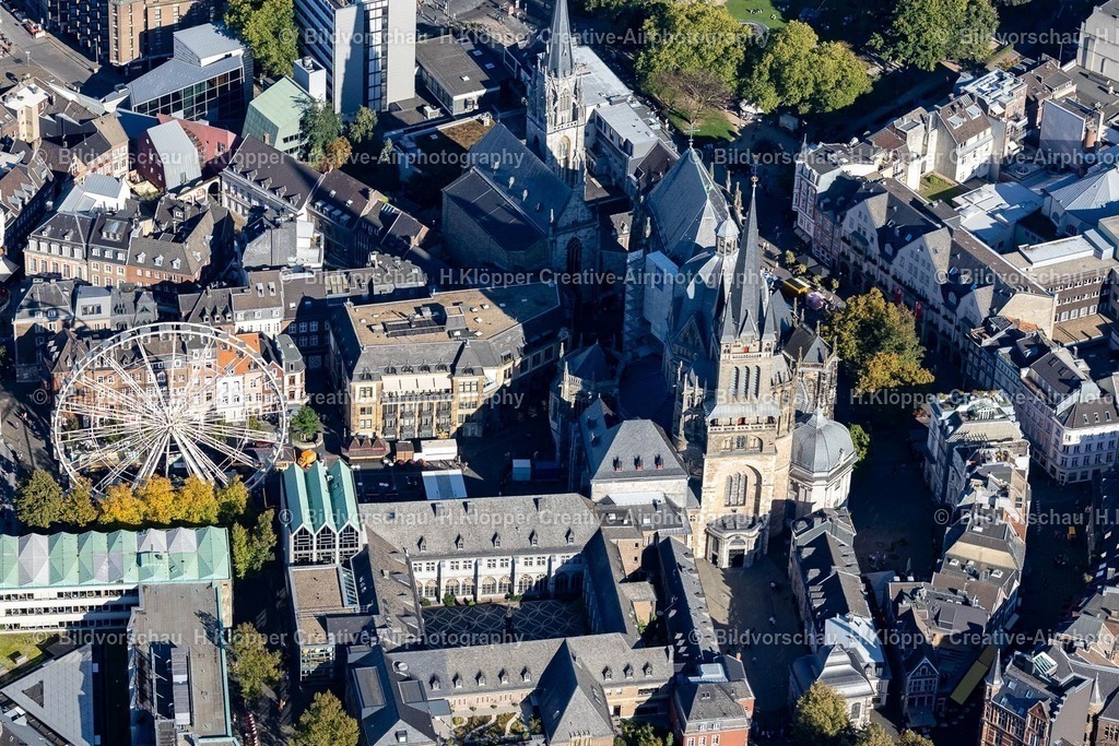 Lufbilder Aachen-6030 | Kirchengebäude des Domes " Aachener Dom " in der Altstadt im Ortsteil Mitte in Aachen im Bundesland Nordrhein-Westfalen, Deutschland. - Realisiert mit Pictrs.com
