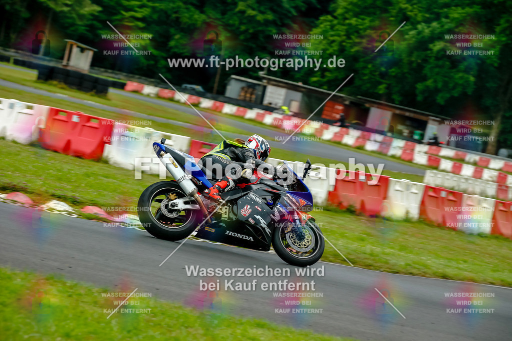 VBK-3518 | Hier findet Ihr Bilder von Touristenfahrten auf der Nürburgring Nordschleife oder von anderen Veranstaltungen die ich besucht habe. Viel Spass beim Durch Schauen 