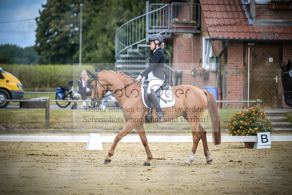 DOS_9666 | Entdecke hochwertige Reitturnierfotos von Foto Oger. Professionell, emotional und authentisch – jetzt Lieblingsmomente im Shop bestellen. - Realisiert mit Pictrs.com