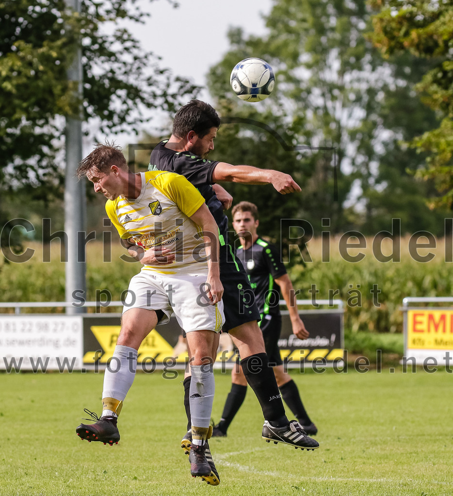 2023-09-17_080_SpVgg_Neuching_gegen_FC_Langenpreising | Neuching, Deutschland, 17.09.2023:
Fußball, A-Klasse 2023 / 2024, 7. Spieltag, SpVgg Neuching gegen SpVgg Langenpreising, Endergebnis: 5:1

Christoph Reithmeier (SpVgg Langenpreising, #7), Deniz Coskun (SpVgg Neuching, #6)

Foto: Christian Riedel / fotografie-riedel.net