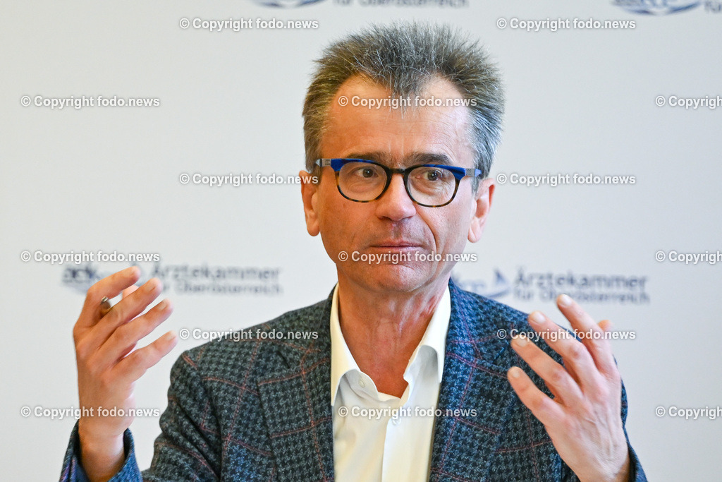 Pressekonferenz Aerztekammer für Ooe_ Aerzteteam sichert Versorgung in Linz Sued_ 22.03.2024-24 | 22.03.2024, Linz, AUT, Pressekonferenz Aerztekammer für Ooe, Aerzteteam sichert Versorgung in Linz Sued, im Bild Peter Niedermoser (Praesident der Aerztekammer für Oberoesterreich)