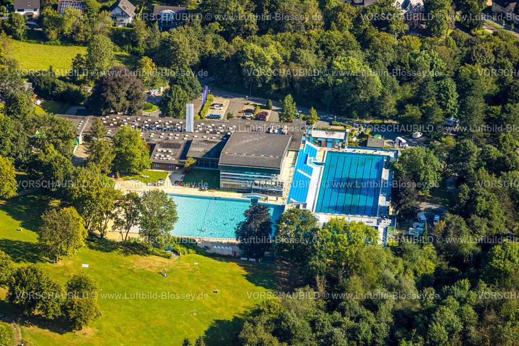 Velbert240811916Neviges | Luftbild, Panoramabad, Hallenbad und Freibad mit Badegästen, Neviges, Velbert, Ruhrgebiet, Nordrhein-Westfalen, Deutschland