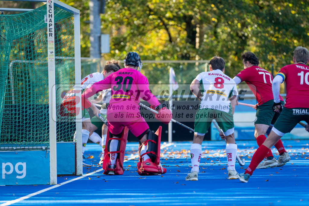 HK_20241103_108532 | 1. Bundesliga Herren Crefelder HTC - Hamburger Polo Club am 3.11.2024 CHTC Krefeld, Krefeld , Niklas Garst ( Hamburger Polo Club #30 ) , Paul Kaufmann ( Hamburger Polo Club #8 ) , Masi Pfandt ( Crefelder HTC #77 ) , Niklas Wellen ( Crefelder HTC 10 )
