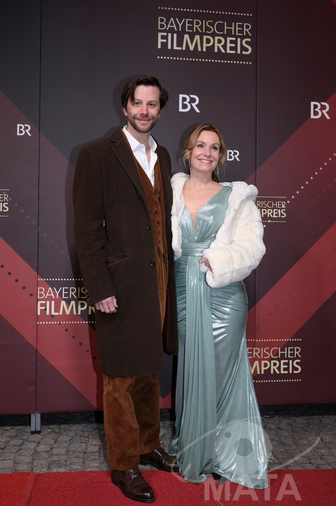 _DWI5049 | Jonathan Beck und Isabell Stern bei der Verleihung des 47. Bayerischen Filmpreises 2026  im Prinzregententheater. München, Deutschland. Der Bayerische Filmpreis wird seit 1979 von der Bayerischen Staatsregierung verliehen, um die Bedeutung des Kinofilms als Kulturgut herauszustellen - Realisiert mit Pictrs.com