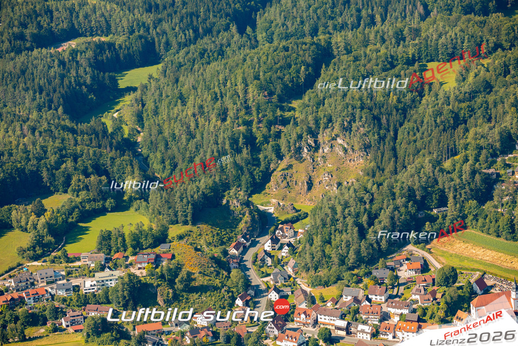 Das Luftbild zeigt :  Obertrubach - Die Luftaufnahme wurde 2024 vom UL-Flugzeug aus erstellt ( keine Drohne ) - Hochauflösende Luftaufnahme - Für grossformatige Ausdrucke geeignet. Die Geschenkidee !Mit Lizenz und Bildrechte bestellbar