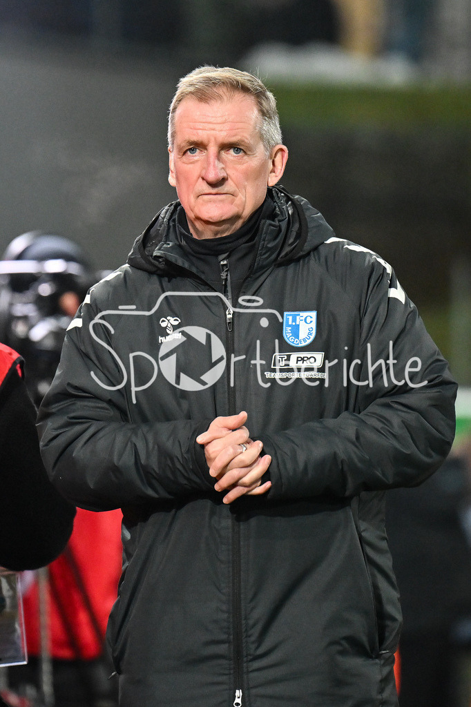 SpVgg Greuther Fürth - 1. FC Magdeburg | FUERTH, GERMANY - 06. FEBRUARY: im Bild Petrik SANDER Trainer 1. FC Magdeburg / Einzelfoto / Freisteller vor dem Match zwischen der SpVgg Greuther Fürth und dem 1. FC Magdeburg am 21. Spieltag der 2. Bundesliga im Sportpark Ronhof Thomas Sommer