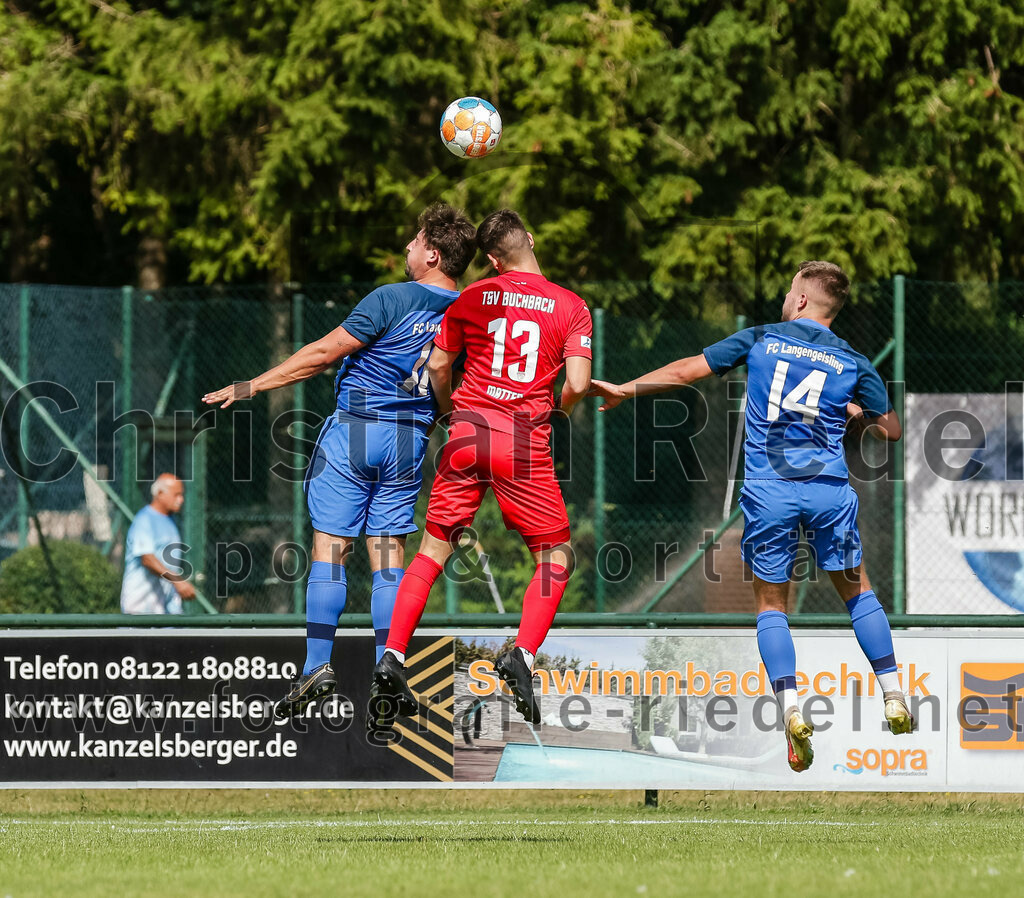 2023-07-08_083_FC_Langengeisling_gegen_TSV_Buchbach | Erding, Deutschland, 08.07.2023:
Fußball, Bezirksliga Oberbayern Ost 2023 / 2024, Testspiel, FC Langengeisling gegen TSV Buchbach, Endergebnis: 0:6

Florian Rupprecht (FC Langengeisling, #11), Manuel Mattera (TSV Buchbach, #13), David Riederle (FC Langengeisling, #14)

Foto: Christian Riedel / fotografie-riedel.net