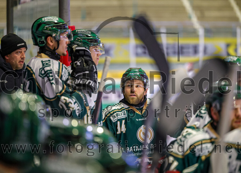 2025-11-25_062_TSV_Erding_gegen_EHF_Passau_Black_Hawks | Erding, Deutschland, 25.11.2025:Eishockey, Oberliga Süd 2025 / 2026, 20. Spieltag, TSV Erding gegen EHF Passau Black Hawks, Endergebnis: 2:3 n.V.Markus Eberhardt (Erding Gladiators, #94)Foto: Christian Riedel / fotografie-riedel.net